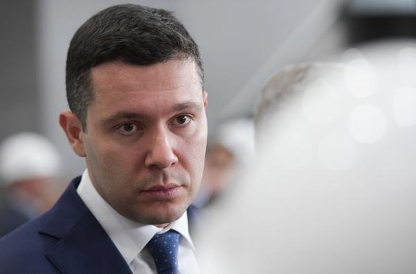 Антон Алиханов прокомментировал планы о корректировке расчёта утильсбора Это не повлияет на стоимость отечественных машин в том числе выпускаемых на перезапущенных после ухода зарубежных инвесторов площадках отметил глава Минпромторга Российским автопроизводителям доступен комплекс мер государственной поддержки подчеркнул он в интервью ТАСС Глава ведомства уточнил что власти также всегда внимательно следят за соблюдением ценовой политики со стороны отечественных автозаводов Подпишись на Говорит Москва