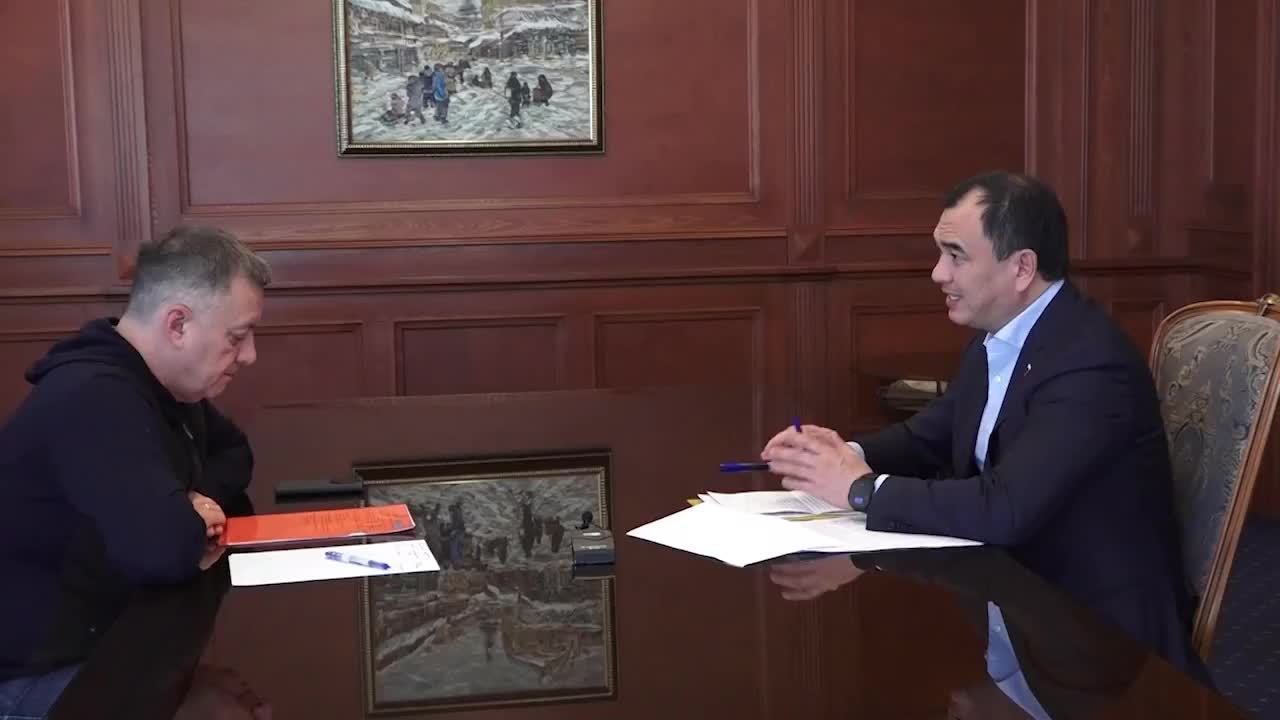 Рабочая встреча губернатора Игоря Кобзева и депутата Сергея Тена: обсуждение законопроекта об охране озера Байкал и дорожных проектов