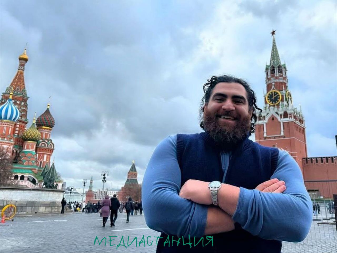 На блогера Арсена Маркаряна завели уголовное дело о реабилитации нацизма Он призывал к терроризму в России с использованием БПЛА и по мнению прокуратуры сформировал в себе стойкую позицию о правильности идеологии и практики терроризма Рекомендуем еще статью за призывы к изнасилованиям накинуть Чтобы два раза не ходить уже А пока пусть учится по фене ботать а то на свидания водить будут уже его mediastanciacom