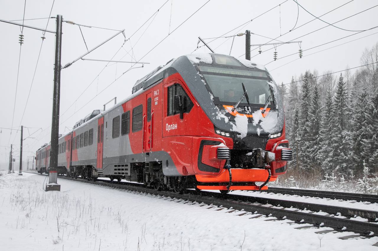По вашим просьбам Пригородный поезд 7153 7154 Архангельск Онега с 29 марта будет делать остановку на о п Смольный Буян Время 19 10 19 11 У поезда поменяется расписание Он будет отправляться из Архангельска в 19 07 вместо 19 09 прибывать в Онегу в 23 42 вместо 23 23   Ознакомиться с подробным расписанием поездов и приобрести билеты на них можно в мобильных приложениях РЖД Пассажирам и ПроТранспорт телеграм боте Электрички РЖД