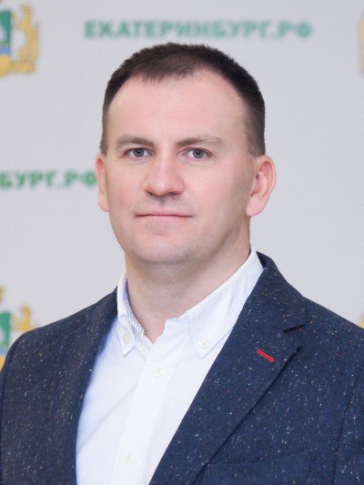 Новым министром культуры Свердловской области станет Илья Марков Вместо него пост директора департамента культуры администрации Екатеринбурга займет бывший исполнительный директор Ural Music Night Наталия Шмелькова рассказал источник 66 RU В разговоре с 66 RU Марков и Шмелькова не подтвердили но и не опровергли информацию о назначении До появления официальной информации комментариев не будет ответили на запрос 66 RU в мэрии В середине ноября министр культуры Свердловской области Светлана Учайкина ушла в отставку из за достижения предельного возраста Она возглавляла министерство с 2016 года Фото администрация Екатеринбурга Подписывайся на 66 RU Новости из Екатеринбурга