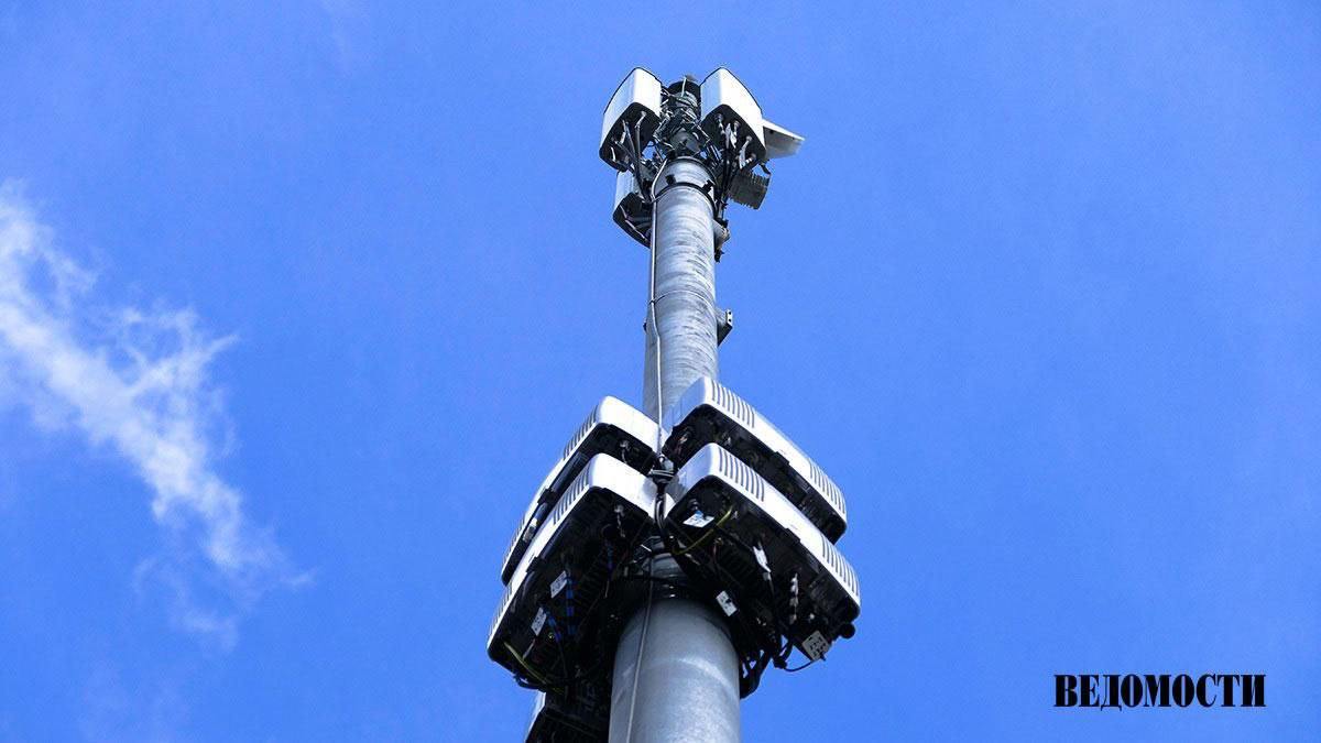 Счетная палата насчитала избыток базовых станций в деревнях Почти 3 млрд рублей выделенные на строительство объектов связи в 500 населенных пунктах были потрачены без должной необходимости К таким выводам пришла Счетная палата сообщил ее аудитор Данил Шилков в ходе заседания IT комитета в Госдуме По его словам другие операторы уже оказывали услуги связи в этих населенных пунктах Минцифры не подтверждает указанные Счетной палатой нарушения Там отмечают что подключали населенные пункты на территории которых не оказываются услуги подвижной радиотелефонной связи Наличие операторской инфраструктуры не означает что проводить связь по программе УЦН нецелесообразно и такое дублирования сетей может быть связано с тем что связь в населенном пункте была низкого качества говорит генеральный директор TelecomDaily Денис Кусков В населенном пункте может просто не хватать установленного другими операторами оборудования Telegram Max