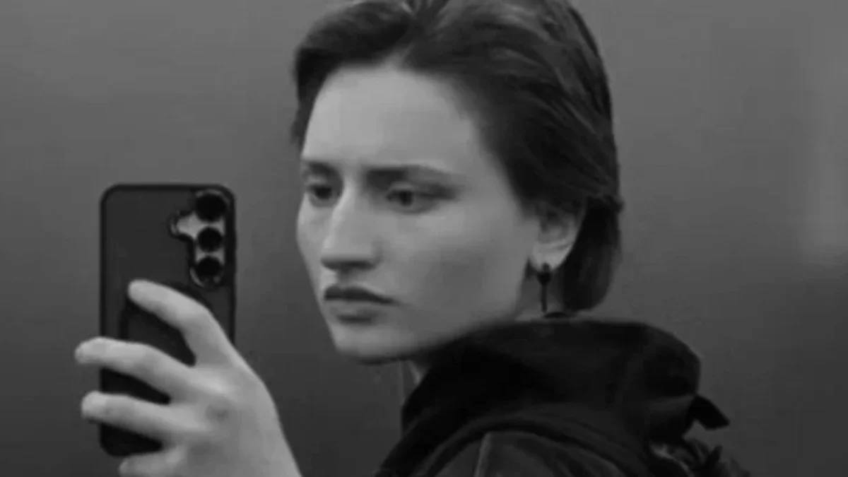 Следственный комитет Армении назвал имена подозреваемых в убийстве 23 летней чеченки Айшат Баймурадовой это граждане России Карина Иминова и Саид Хамзат Байсаров Тело девушки обнаружили в одной из ереванских квартир в октябре прошлого года DR