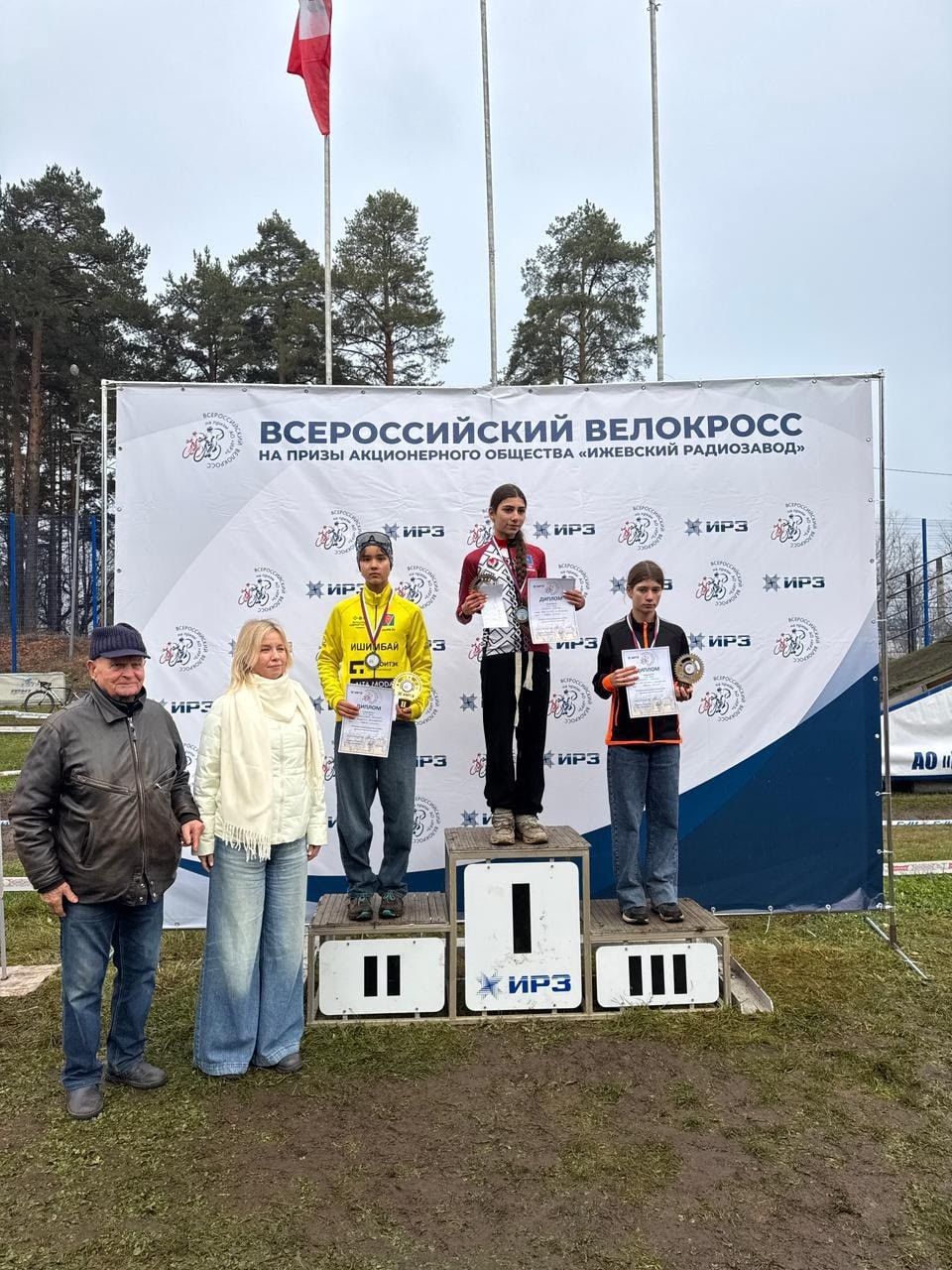 Юная велогонщица из Ишимбая завоевала серебро на Всероссийских соревнованиях Воспитанница ишимбайской школы велоспорта Камалия Галиаскарова заняла второе место на всероссийских соревнованиях по маунтинбайку в Ижевске Соревнования проводились среди спортсменов до 12 лет Фото Велоцентр Ишимбай Подписывайтесь на utvugrb
