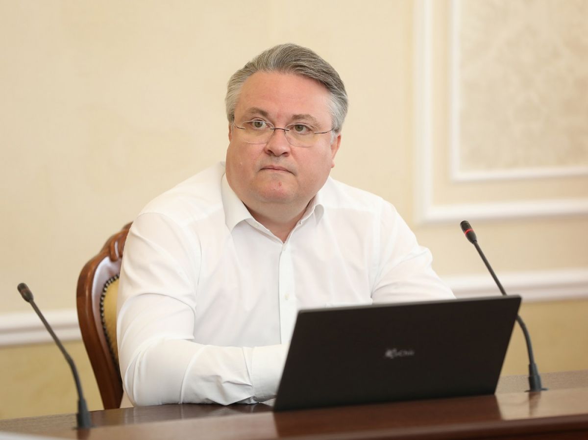 В "РВК-Воронеж" прокомментировали слух о переходе генерального директора Кстенина в федеральное министерство     В региональных СМИ появилась информация об уходе Вадима Кстенина с должности генерального директора воронежского Росводоканала. Наши коллеги сообщали, что глава «РВК-Воронеж» может занять пост в федеральном министерстве.  В пресс-службе компании корреспонденту «ВН» сообщили, что Вадим Кстенин продолжает работать в должности генерального директора. Другой информации у представителей Росводоканала нет.  ↗  Прислать новость   Подписаться