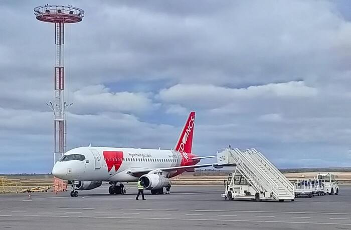 Авиакомпания Red Wings запускает ряд новых рейсов по России и зарубеж.ъ Так, со 2 июня появятся рейсы из Екатеринбурга в Ставрополь и Мурманск. Полёты в Ставрополь будут совершаться два раза в неделю — по понедельникам и субботам, в Мурманск — раз в неделю, по понедельникам. С 4 июня Red Wings планирует открыть регулярные рейсы из Элисты в Анталию Турция . Они будут осуществляться раз в неделю — по средам. Программа рассчитана на летний сезон — до 22 октября 2025 года. Кроме того, Red Wings запускает с 12 июня прямые регулярные рейсы на израильский курорт Эйлат из Москвы. Полёты будут выполняться по четвергам на воздушном судне SSJ-100. Также компания открывает рейсы из Санкт-Петербурга в Тель-Авив с 8 июня и увеличивает частоту полётов в Тель-Авив из Сочи.