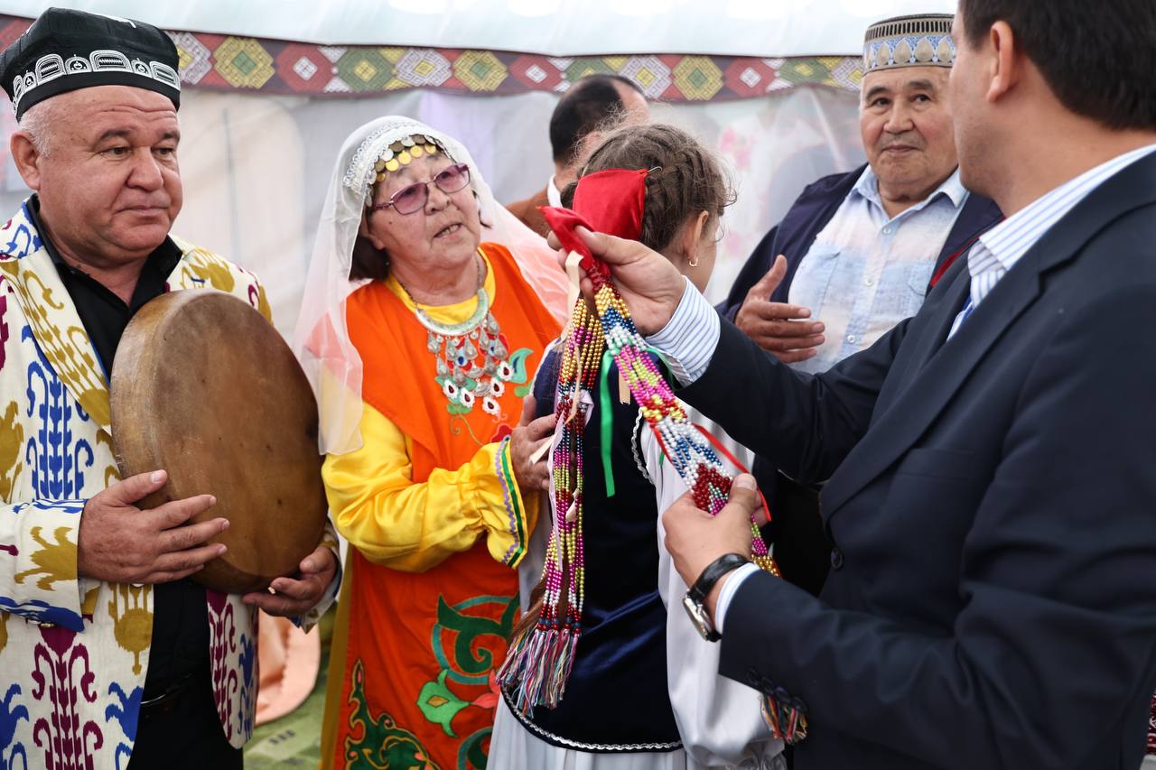 Челябинская область в лидерах по числу заявок на новую номинацию Всероссийской муниципальной премии Всего на новую номинацию поступило 1937 проектов из всех регионов страны Челябинская область вошла в число самых активных субъектов Российской Федерации направив на конкурс 45 инициатив от муниципальных образований Также в лидерах Дагестан и Татарстан Саратовская и Оренбургская области Проекты Южного Урала это практики направленные на гармонизацию межнациональных отношений поддержку национально культурных автономий создание центров национальных культур и реализацию муниципальных программ eoblast