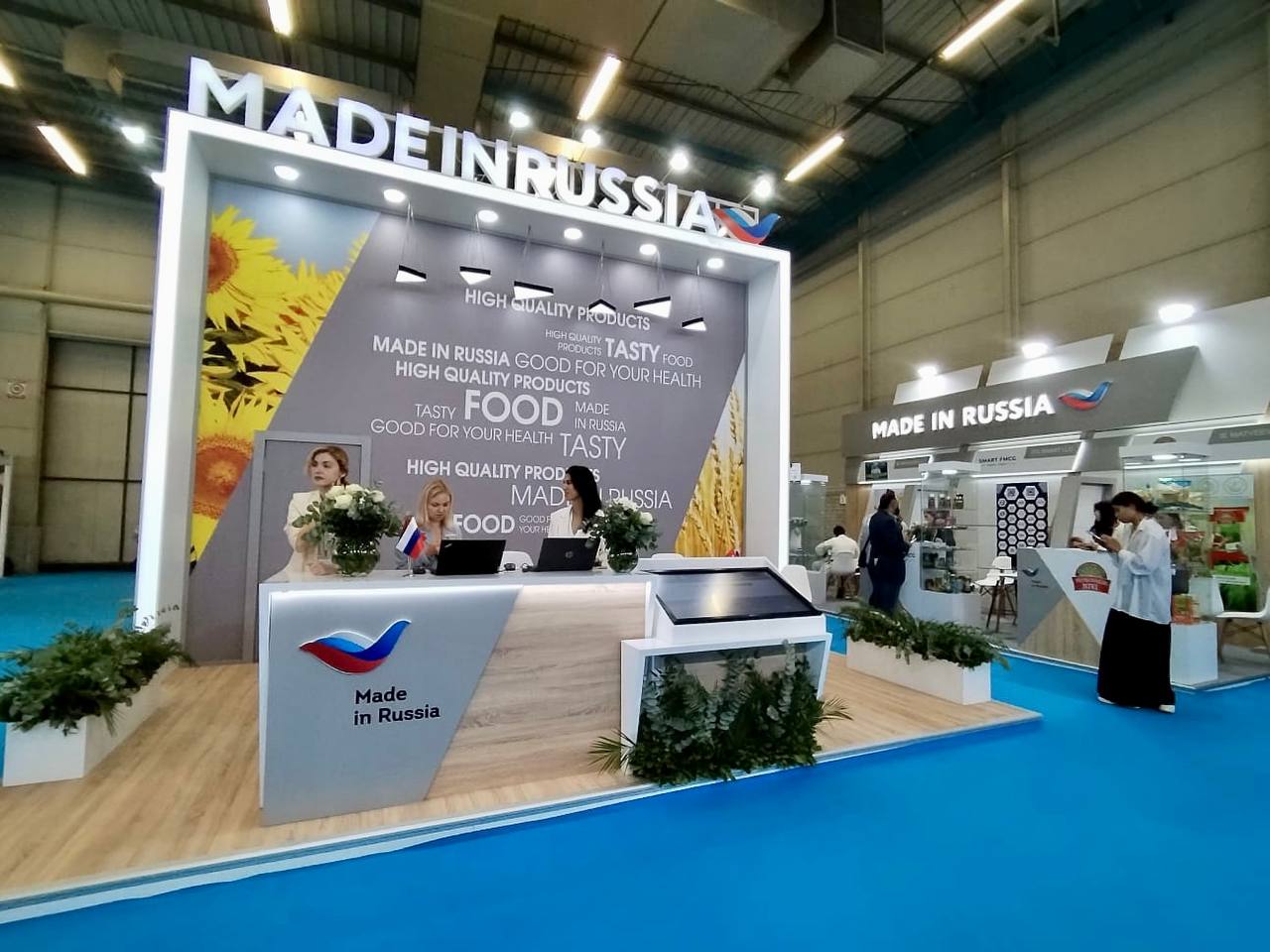 Made in Russia на крупнейшей международной выставке World Food Istanbul 2024     Сегодня в Стамбуле открылась Международная выставка продуктов питания и напитков World Food Istanbul, где под национальным брендом при поддержке РЭЦ представлено более 30 российских производителей.    Экспозиция Made in Russia стала одной из самых заметных!    Здесь гости выставки могут оценить качественную продукцию от наших производителей: конфеты ручной работы с сыром, изделия из сибирского кедра, безалкогольное пиво и квас, разнообразные пищевые ингредиенты, оборудование для копчения мяса и рыбы и многое другое.    Как всегда, Российский экспортный центр проведет для компаний деловые переговоры с потенциальными зарубежными партнерами.     Уже запланировано более 150 b2b-встреч, которые позволят компаниям из России и Турции наладить контакты и обсудить возможности сотрудничества.   Узнать подробнее об условиях участия в зарубежных выставках в рамках национальной экспозиции Made in Russia, а также подобрать мероприятие можно на платформе «Мой экспорт» в разделе «Мероприятия».