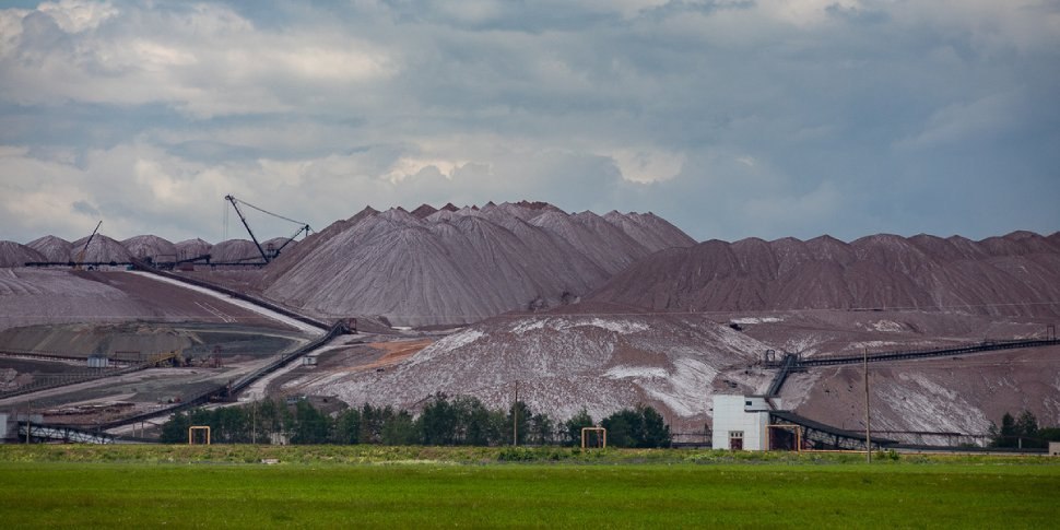 США снимают санкции с белорусского калия Об этом заявил спецпосланник США по Беларуси Джон Коул пишет БЕЛТА Он отметил что общение на тему санкций будет продолжаться и далее