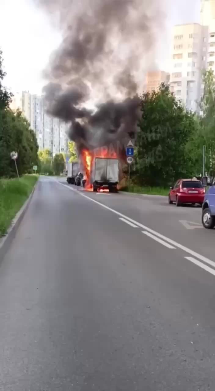 В Казани произошел поджог автомобилей рядом с многоэтажкой