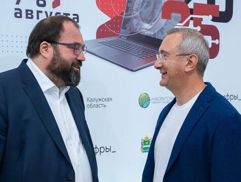 Глава минцифры РФ: Калужская область в числе лидеров внедрения технологий   В Калуге продолжается форум "Цифровая эволюция". Высокую оценку работы он получил от Главы минцифры РФ. Максут Шадаев также отметил, что Калужская область на данный момент является одним из лидеров внедрения цифровых технологий во всех отраслях.