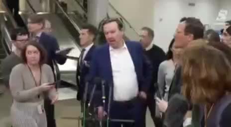 Трамп и Вэнс обсуждают продажу венесуэльской нефти в интересах США, Мерфи критикует планы