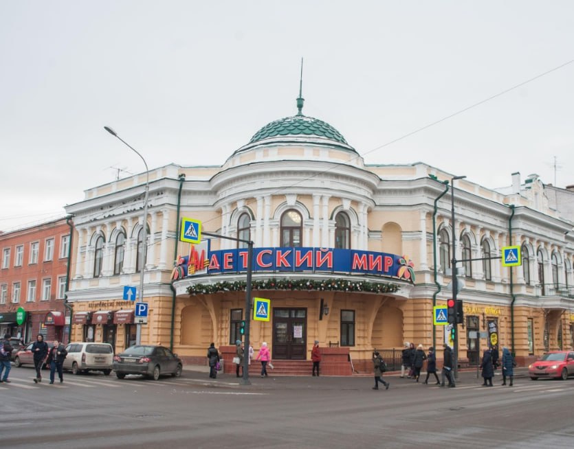 С "Детского мира" в центре Красноярска сняли вывеску Магазин внутри здания закрыли еще в середине марта, и уже в скором на Мира, 79 будет вывеска "ТД Гадалов". Внутри проходят ремонтные работы, которые ориентировочно планируют завершить к концу 2025 года. ______ Оставить обращение