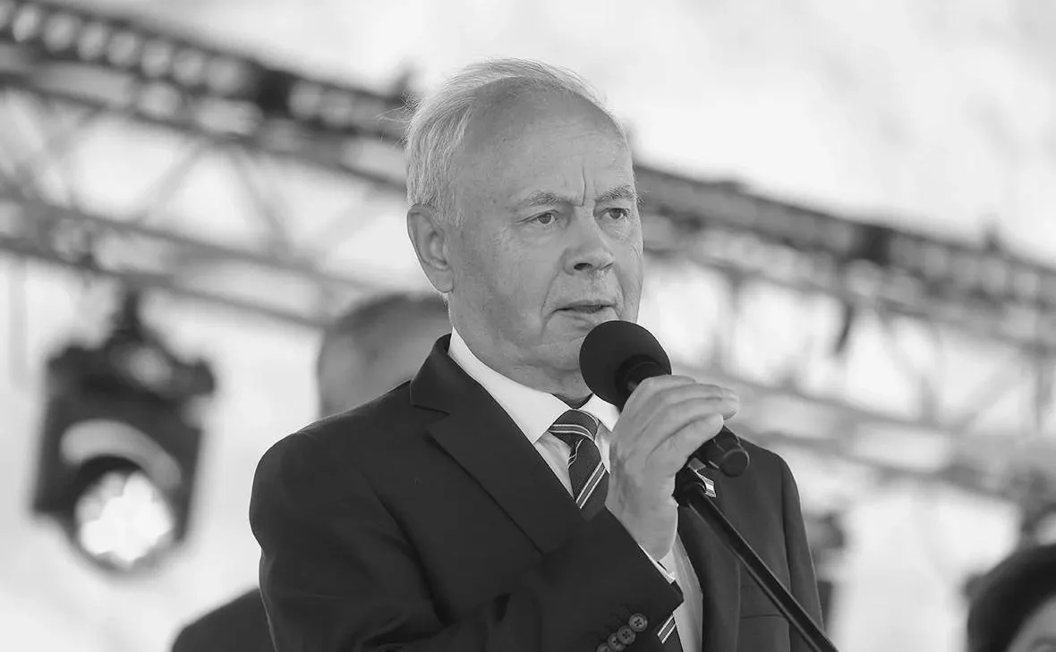 Прощание с председателем Госсобрания Курултая Башкортостана Константином Толкачёвым состоится в Уфе 6 мая Церемония прощания с Константином Борисовичем состоится 6 мая с 9 00 до 11 00 в Доме Государственного Собрания Курултая республики по адресу г Уфа ул З Валиди 40 Траурный митинг начнётся в 11 00 Константин Толкачёв ушёл из жизни на 74 м году жизни после продолжительной болезни РБК Уфа в Telegram РБК Уфа в MAX