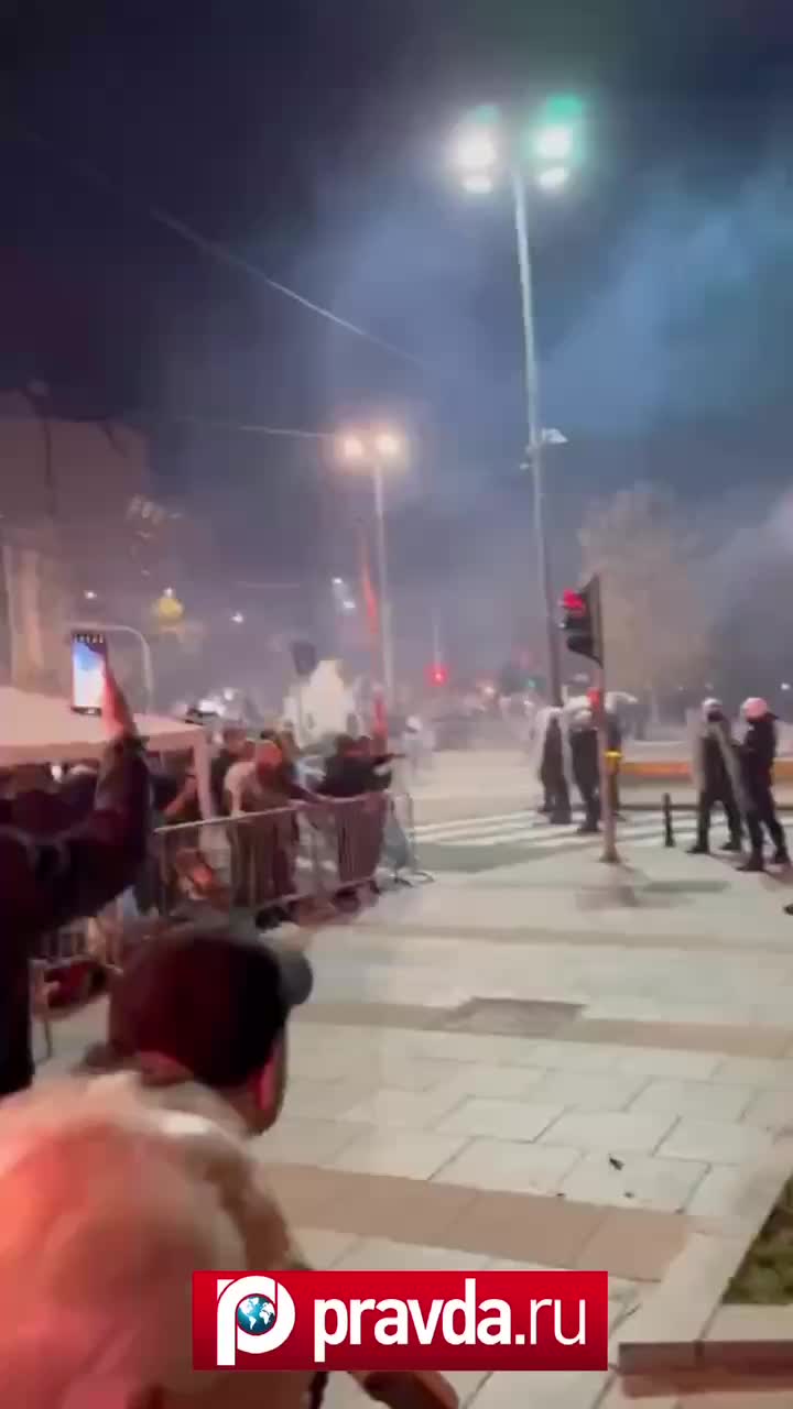 Президент Сербии Вучич объявил о досрочных парламентских выборах на фоне протестов