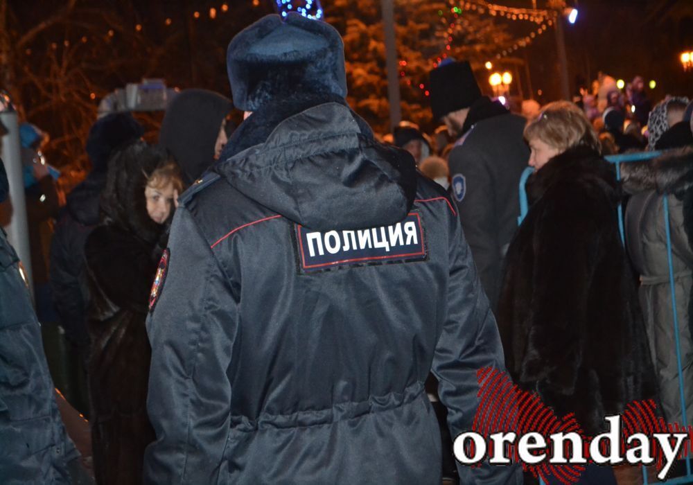 Orenday Оренбург Эвакуация из учебных заведений Кувандыка связана с угрозой минирования В Орске так же проходит эвакуация преподавателей и студентов колледжей однако власти никак не комментируют данную ситуацию В Кувандыкском муниципальном округе эвакуированы школьники и преподаватели школ 1 5 2 и гимназии 1 Кроме этого из здания филиала медногорского индустриального колледжа вывели всех людей На месте работают правоохранительные органы