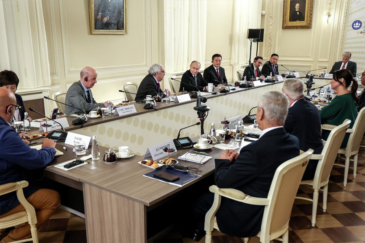 Если Украина не договорится сейчас с Россией в Стамбуле, ситуация для них изменится в худшую сторону, «не надо тянуть», заявил Путин