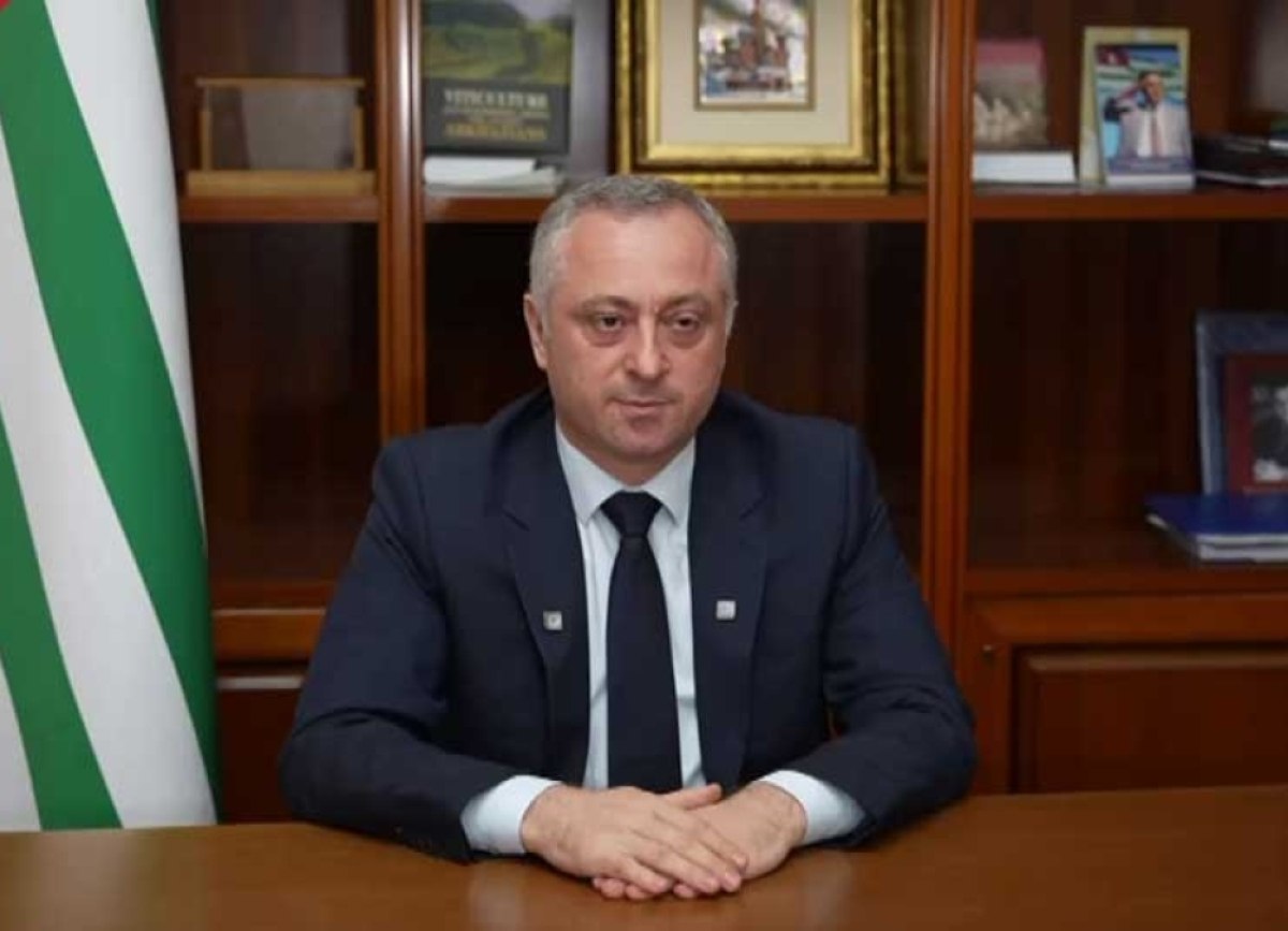 С НЕЗАКОННЫМ ОБОРОТОМ НАРКОТИКОВ БУДЕТ БОРОТЬСЯ СОВЕТ ПРИ ПРЕЗИДЕНТЕ БАДРЕ ГУНБА  В Абхазии создан Совет по противодействию незаконному обороту наркотиков, сообщает пресс-служба президента республики.   Главная цель - совершенствование государственной политики в области противодействия незаконному обороту наркотических средств.  В соответствии с указом Бадры Гунба утверждены Положение и состав Совета. Кто в него вошел и о чем говорится в утвержденном положении, информации нет.     Указ о создании Совета подписан сегодня, 8 августа.