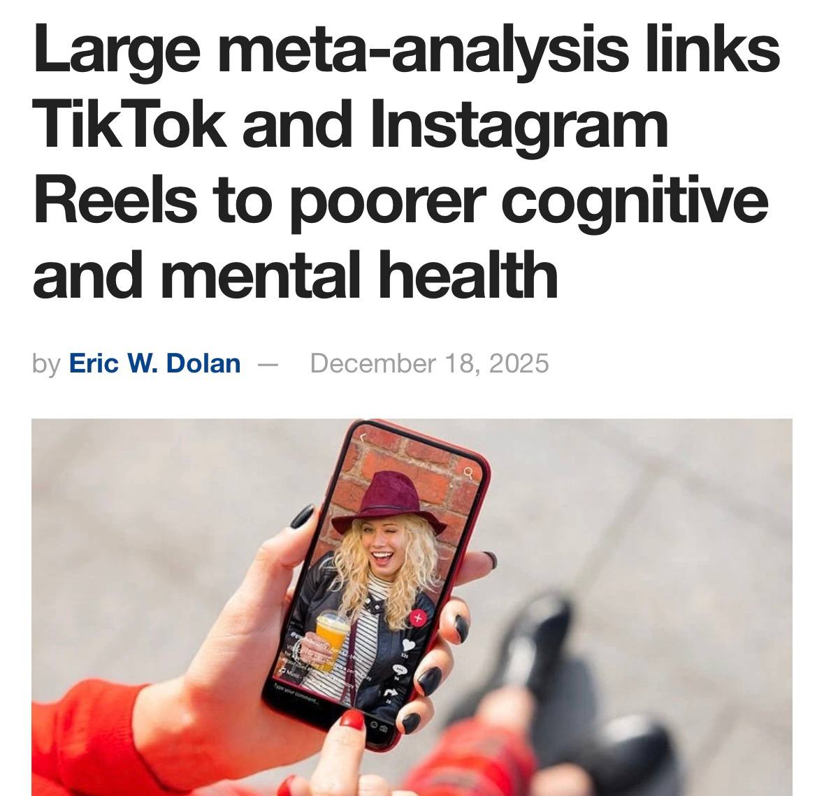 Короткие видео руинят психику доказало большое исследование Рилсы также способны ухудшить когнитивные способности людей а также усилить симптомы СДВГ Хуже всего короткие видео сказываются на концентрации Вот только ухудшения заметны не только в восприятии информации люди в целом начинают хуже направлять внимание на любую задачу или действие даже в отрыве от соцсетей чтение видеоигры работа даже решение сложных ежедневных задач в быту С психическим состоянием полегче там влияние не такое заметное При этом повышаются шансы на депрессию тревогу повышение стресса и так далее Короткие видео даже могут ухудшить качество сна Ещё одно важное наблюдение ученых рилсы особенно сильно ухудшают зависимости людей например от азартных игр Если коротко то люди перестают адекватно оценивать риски становятся более смелыми и проигрывают всё не чувствуя при этом ничего Ждем создания групп анонимных рилсоголиков