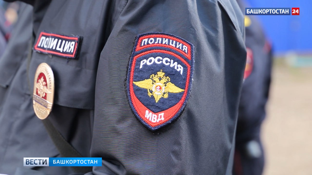В Башкортостане 73-летняя пенсионерка стала жертвой мошенников и лишилась более миллиона рублей В Стерлитамаке зафиксирован очередной случай мошенничества, в результате которого 73-летняя пенсионерка лишилась более миллиона рублей. По данным пресс-службы МВД по РБ, злоумышленники сначала позвонили женщине под предлогом замены домофона, а затем представились сотрудниками правоохранительных органов. Поверив аферистам, пенсионерка отправила им свои личные накопления - более одного миллиона рублей. Подписаться Сообщить новости
