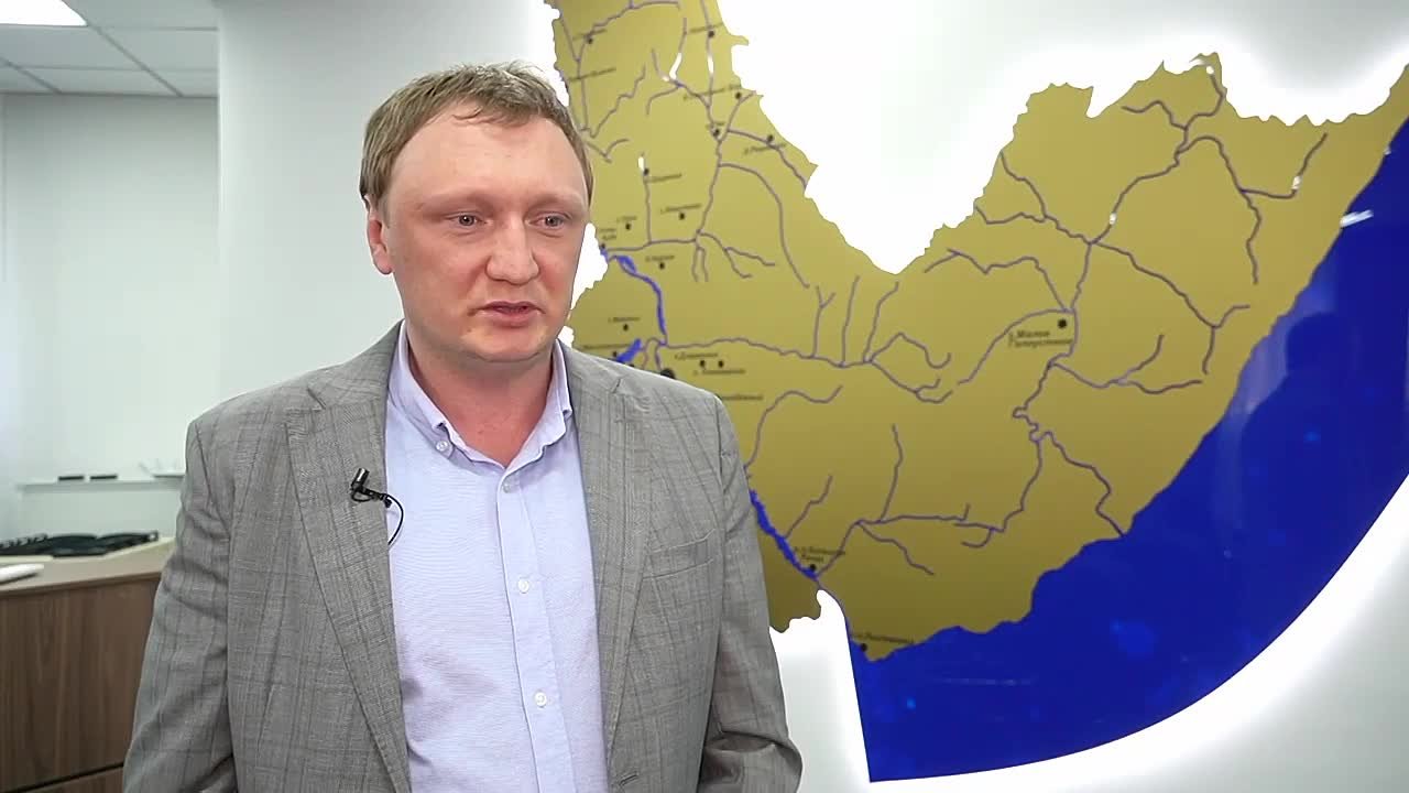 В офисах компании связанной с депутатом иркутского Заксобрания Антоном Малышевым проходят обыски Эту информацию нашему каналу сообщили два источника Официальной информации пока нет Антон Малышев депутат Заксобрания Иркутской области занимается бизнесом в сфере ритуальных услуг Он является совладельцем ⅓ доли ритуальной фирмы Береза которая предоставляет полный спектр похоронных услуг включая организацию захоронений подготовку тел обмывание бальзамирование наложение грима и продажу ритуальных принадлежностей Через индивидуальное предпринимательство он также сдаёт в аренду помещения для судебно медицинской экспертизы Его бизнес активы включают 14 нежилых помещений Деятельность фирмы Береза неоднократно связывалась с потенциальными конфликтами интересов из за её близости к государственному моргу и бюро судмедэкспертизы В последние месяцы Малышева называли одним из инвестором избирательной кампании КПРФ кандидата на выборах мэра Иркутского округа Подпишитесь на Иркутск политический