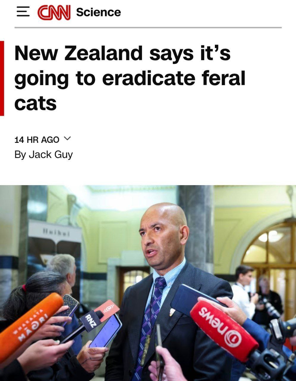 Новая Зеландия объявила войну кошкам Страна собирается к 2050 году уничтожить диких представителей вида поскольку те хладнокровные убийцы Так правительство планирует защитить биоразнообразие пишет CNN Люди хотят чтобы заповедники пляжи и прогулочные тропы были полны птиц а не хищников Они также распространяют токсоплазмоз который угрожает людям и наносит ущерб фермерам передает издание слова министра по охране природы Тамы Потаки Всего за неделю одичавшие животные истребили более 100 короткохвостых летучих мышей и стали причиной почти полного исчезновения шершней на острове Стюарт Более 90 предложений от общественности поддержали меру Читать SputnikТj в MAX