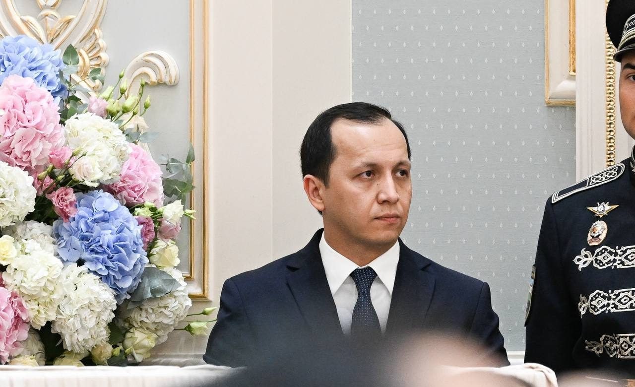 Сардорбек Умурзаков назначен на новую должность Согласно указом президента Сардорбек Умурзаков назначен начальником Департамента внешних связей Администрации президента Узбекистана Об этом сообщил пресс секретарь главы государства Подробнее   anhor uz news new 31 anhoruz Новости события мнения Мобильное приложение IOS Android