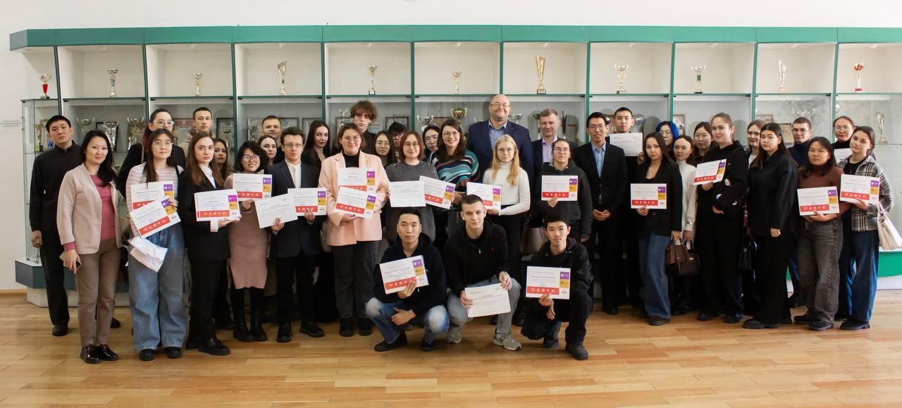 Молодые ученые Бурятии разработали мясные снеки для спортсменов Студенты и молодые ученые БГСХА представили экспертам НТИ и индустриальным партнерам акселератора БайкалТех свои новые разработки Они создали сублимированный суп шулээн лечебные свечи Травы Саян бальзам на основе лекарственных трав Байкальского региона Эликсир здоровья жидкие патчи искусственную кожу массажный микротоковый пояс для лошадей леденцовую карамель с календулой и др Особое внимание получили проекты по разработке органо минерального удобрения из лигнинцеллюлозы для агроклиматических сложных регионов и производству мясных снеков для людей ведущих активный образ жизни Бурятия Подробности в Номер один Сообщить нам свою новость можно по кнопке Письмо в редакцию