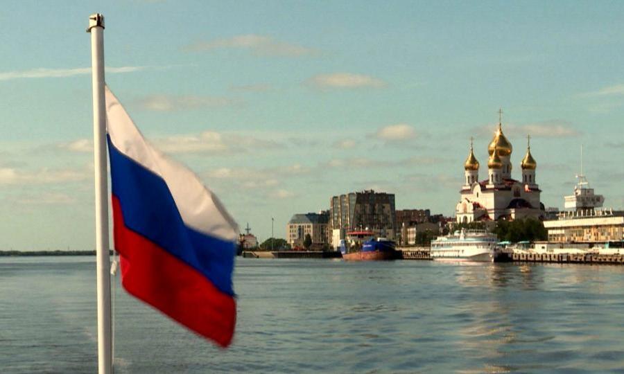 В Поморье готовятся отметить День флага России Массовые торжества пройдут 22 августа в Архангельске. Больше трех веков назад именно здесь впервые был поднят отечественный триколор. Как рассказали на пресс-конференции, некоторые акции и встречи пройдут раньше.