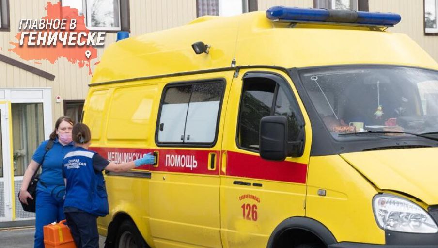 Воссоединенные регионы получат шестьдесят шесть машин скорой помощи Минпромторг России организует поставку 66 новых автомобилей скорой помощи в воссоединенные регионы Это продолжение масштабного оснащения территорий в 2023 2024 годах уже было доставлено 18400 единиц оборудования для школ 298 машин скорой помощи и 1200 автобусов Поставки направлены на повышение качества медицинской помощи и развитие социальной инфраструктуры Цель программы достижение среднероссийских показателей развития регионов к 2030 году