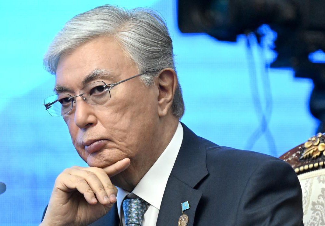 Президент Казахстана назвал реальным прекращение огня на Украине Касым Жомарт Токаев заявил о готовности Астаны принять возможные переговоры Владимира Путина и Владимира Зеленского Об этом он сообщил в интервью американской газете The New York Times по прибытии с визитом в Вашингтон Ранее глава МИДа России Сергей Лавров заявлял что Москва готова обсуждать с Киевом политические аспекты урегулирования и работать в любых форматах Подписаться на Говорит Москва Telegram VK MAX