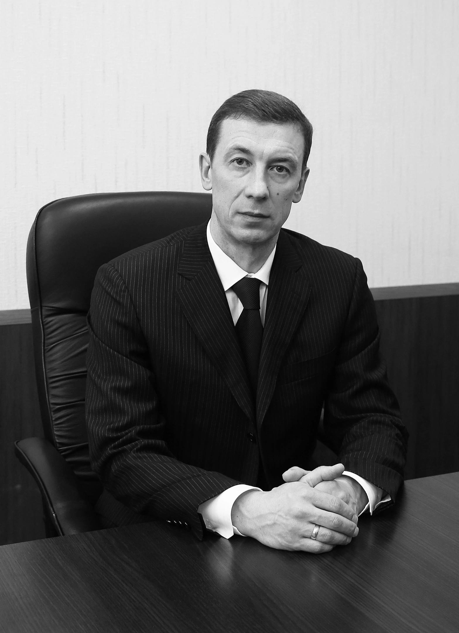 Скончался глава Катав-Ивановского района Николай Шиманович Пост о его смерти опубликован в официальном сообществе администрации муниципалитета во ВКонтакте. «Умер бывший Глава Катав-Ивановского муниципального района - Шиманович Николай Иванович. Николай Иванович был Главой муниципалитета с 2021 по 2025 год. Администрация Катав-Ивановского муниципального района выражает соболезнования родным и близким Николая Ивановича». Отметим, что Николай Шиманович был обвинен за мошенничество и получил пятилетний срок в колонии.