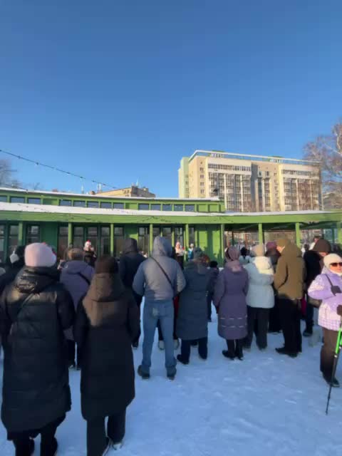 Деды Морозы и Снегурочки провели забег в Новосибирске и Екатеринбурге