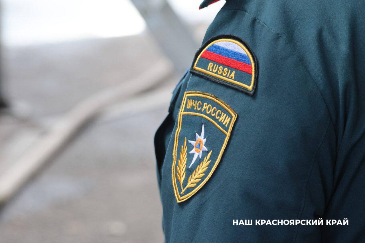 В Красноярском крае за новогодние сутки потушили 7 пожаров На площади 286 квадратных метров в деревне Новосельск Манско Уярского округа сгорели хозяйственные постройки и автомобиль УАЗ На тушение пожара выехали семь человек и две единицы спецтехники Предварительной причиной возгорания стало нарушение правил эксплуатации печи Также в новогоднюю ночь при пожарах пострадали садовый дом частная котельная и баня