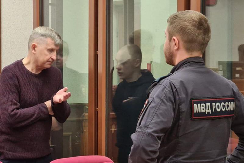 За продажу данных россиян Украине екатеринбуржца отправили в колонию Свердловский областной суд суд отправил в колонию Константина Маркова за госизмену Мужчина за деньги от спецслужб Украины передавал персональные данные россиян Ему назначено наказание в виде 13 лет лишения свободы с отбыванием в исправительной колонии строгого режима со штрафом 320 тыс рублей и последующим ограничением свободы сроком на 2 года EanNews