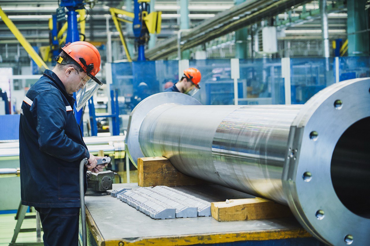 Александр Беглов Благодаря городским мерам поддержки малый и средний бизнес Петербурга в 2025 году получил в два раза больше льготных займов чем годом ранее В 2025 году петербургские предприятия малого и среднего бизнеса получили льготные займы на 3 5 миллиарда рублей на 91 больше чем в предыдущем году Передовая промышленность и развитие предпринимательства один из ключевых приоритетов развития Санкт Петербурга В его рамках мы инициируем новые меры поддержки предпринимателей ежегодно расширяем финансовые и нефинансовые меры поддержки в том числе обеспечиваем своевременные доступные кредиты Срок принятия решений по ним не превышает десяти дней По объёму гарантийной и микрофинансовой поддержки малого и среднего бизнеса Петербург занимает лидирующее место в стране Наш Фонд содействия кредитованию МСП и Фонд микрофинансирования один из крупнейших организаций поддержки бизнеса в России Подробнее на Официальном сайте Администрации Санкт Петербурга