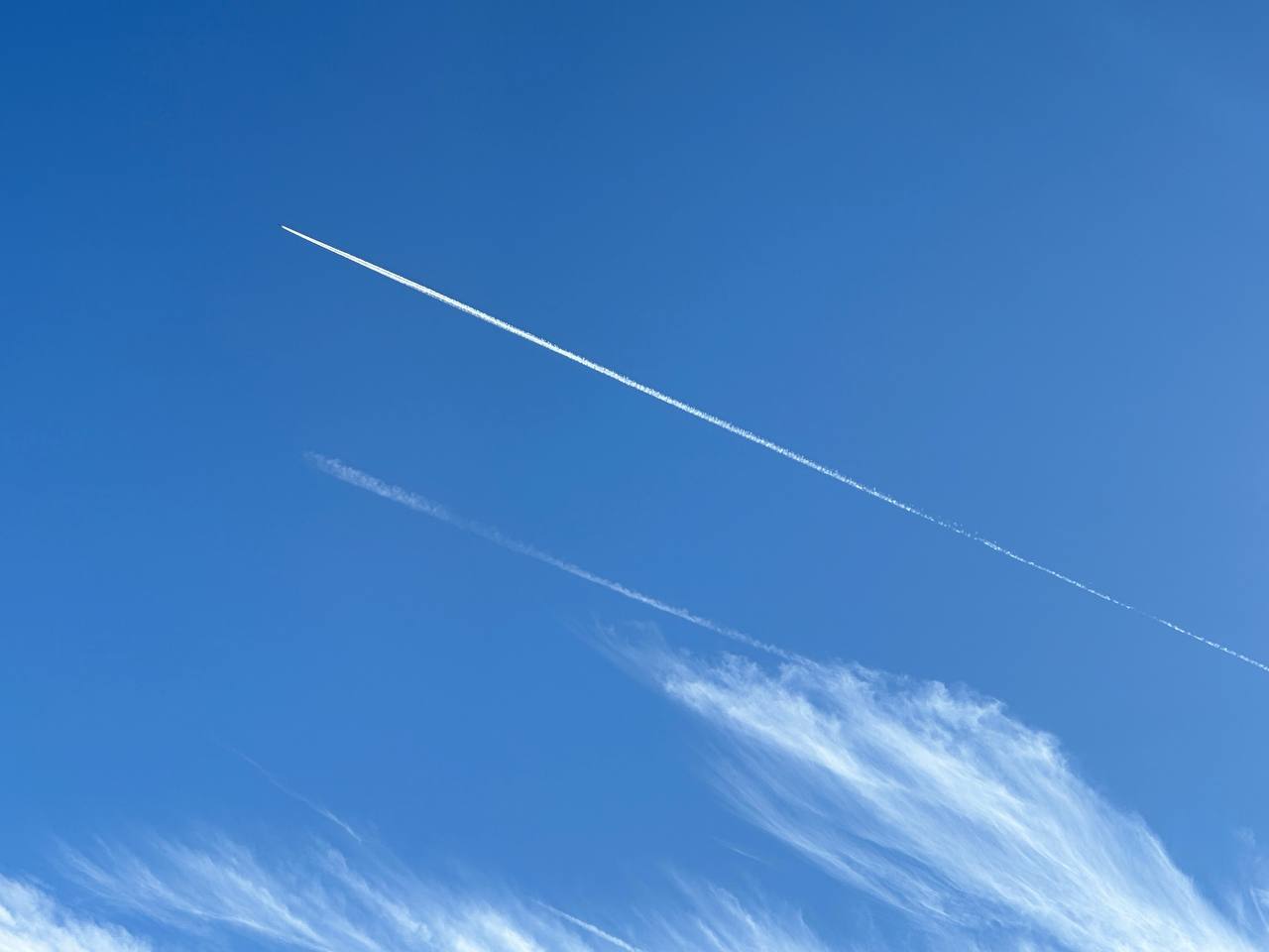 С 12 декабря авиакомпания ИрАэро запускает прямые авиарейсы из Сочи в Аланью аэропорт Газипаша Рейсы будут выполняться раз в неделю по пятницам на SSJ 100 Время в пути два часа Вылет из Сочи в 20 30 прибытие в Аланью в 22 30 местного времени Стоимость билетов без багажа от 7 670 руб с багажом от 10 630 руб Обратный рейс из Турции в 23 30 прибытие в Сочи в 1 30 Кубанские Новости Мы в MAX