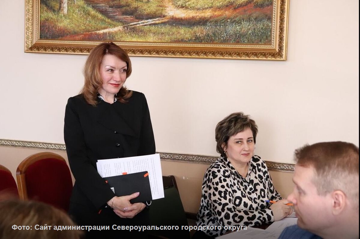 Мэр Североуральска  Свердловская область  Светлана Миронова написала заявление об отставке. Информацию об этом «Ъ-Урал» подтвердил председатель местной думы Александр Копылов. Вопрос о принятии отставки будет рассмотрен думой на сегодняшнем плановом заседании.  Сегодня же врио главы Свердловской области Денис Паслер раскритиковал главу из-за проблем с водоснабжением города.   «Среди причин остановки оборудования, которые называют администрация муниципалитета и снабжающая организация, — паводок и возможное загрязнение воды. Аргументы весомые, и проблема решаемая. Но есть большое НО. Решаемая, если хотеть ее решить и хотеть помочь землякам. К сожалению, это не про главу Североуральска»,— сообщил Денис Паслер у себя в Telegram-канале.   Глава региона также заявил, что «кадровые выводы уже сделаны».  Подписывайтесь на «Ъ-Урал»