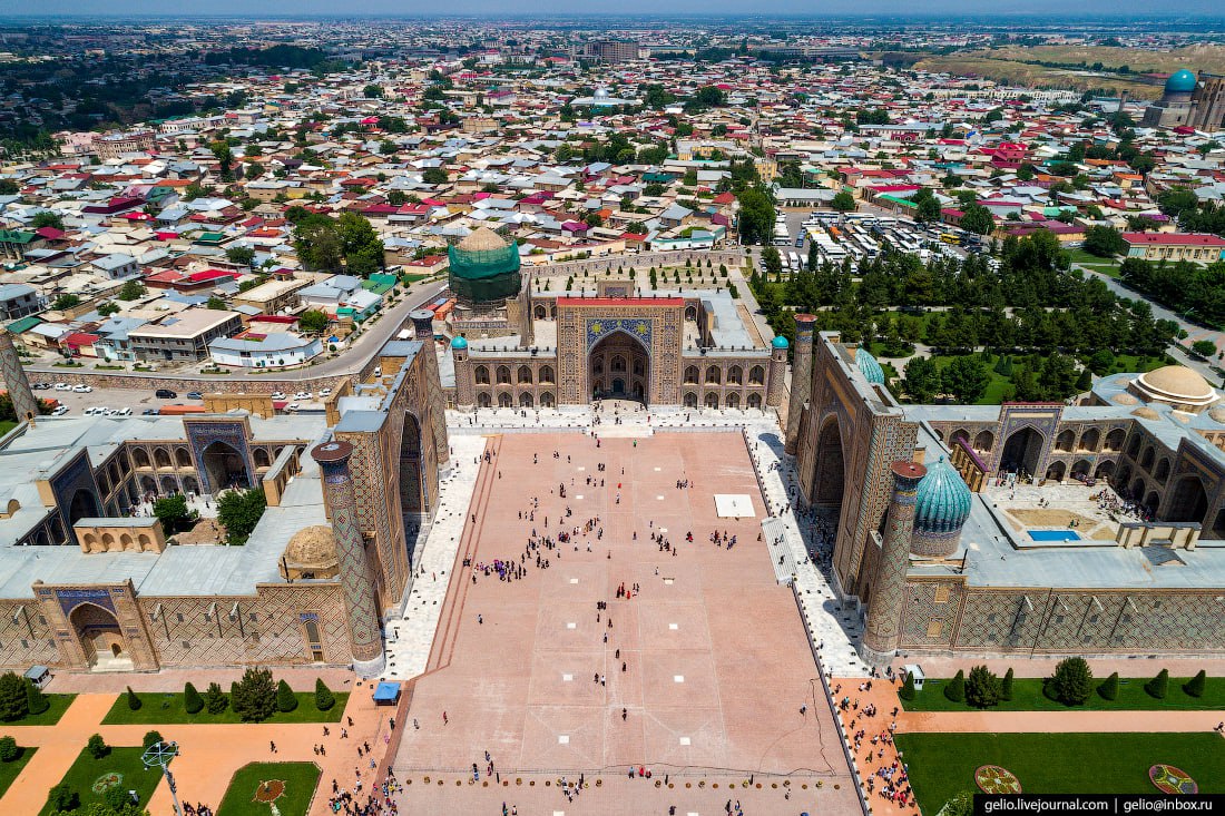 В Узбекистане планируют упразднить Самаркандский район и вдвое расширить границы города Самарканда увеличив его территорию с 11 8 тыс га до 28 9 тыс га и население с 604 ты до 882 тыс человек в новых жилых массивах построят 710 многоквартирных домов на 309 тыс жителей а также появятся парки аквапарк зоны для полётов на воздушных шарах игровые площадки и логистические центры