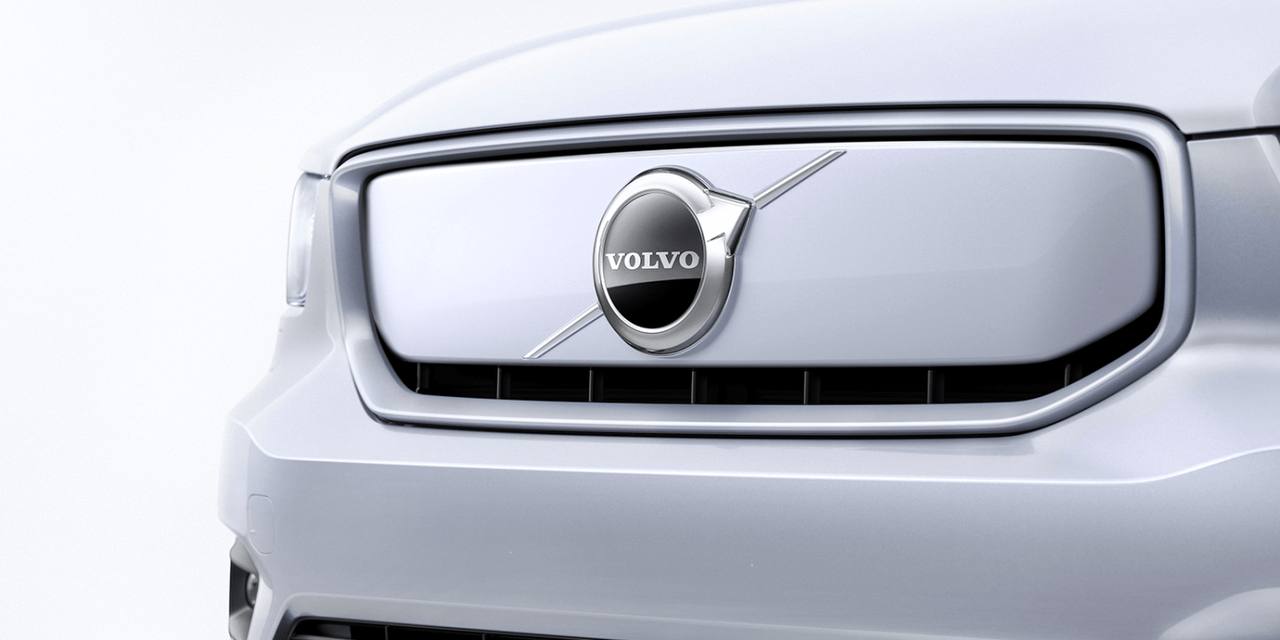 Компания Volvo пообещала выпустить новый кроссовер на батарейках — EX60  Вместе с электрокаром, который станет альтернативой топливному XC60, дебютирует новая масштабируемая платформа SPA3, которая сейчас находится в разработке. Предполагается, что Volvo EX60 выйдет на рынок в 2026 году.  В состав платформы войдёт так называемый стек технологий Volvo Cars Superset — комплекс вычислительных мощностей, аппаратного и программного обеспечения, полностью закрывающий потребности будущих новинок компании.