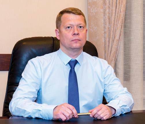 Обыски прошли у министра траспорта Краснодарского края Алексея Переверзева По информации Kub Mash после задержания его замов у следователей возникли вопросы и к самому министру Речь идет о госконтрактах на обслуживание дорог В том числе и тех которые выигрывала Стройюгрегион Ее владелец Александр Карпенко стал одним из ответчиков в иске Генпрокуратуры по делу экс депутата Госдумы Анатолия Вороновского Следствие утверждает что он Карпенко и их сообщники создали схему по распределению господрядов на дорожные работы между нужными им компаниями Теперь прокуроры требуют изъять у депутатов и их сообщников незаконно нажитое имущество При этом назначение Алексея Перверзева на пост министра транспорта по материалам дела лоббировал сам Вороновский Переверзев также проходит одним из ответчиков по этому иску Подписаться на каналы Новости Подработка Помощь Мы в MAX Вещи даром