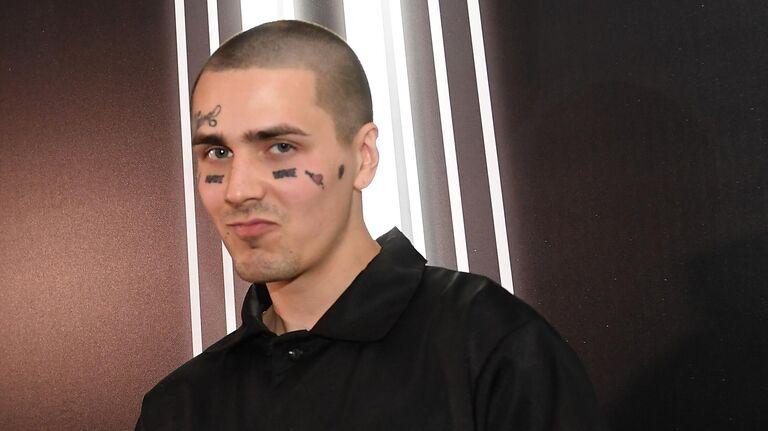 Против рэпера Face возбудили уголовное дело за уклонение от обязанностей иноагента Кировский районный суд Уфы принял к рассмотрению дело против Ивана Дремина Face его обвиняют в систематическом нарушении требований к иностранным агентам В 2023 2024 годах артиста неоднократно штрафовали за отсутствие отчетности и маркировки в публикациях С апреля 2024 по июнь 2025 года находясь за границей он продолжал публиковать треки и анонсы концертов без обязательной плашки несмотря на действующий статус иноагента Власти считают иноагентом   bg ru bg people people news 30606 inoagent rap   Большой Город