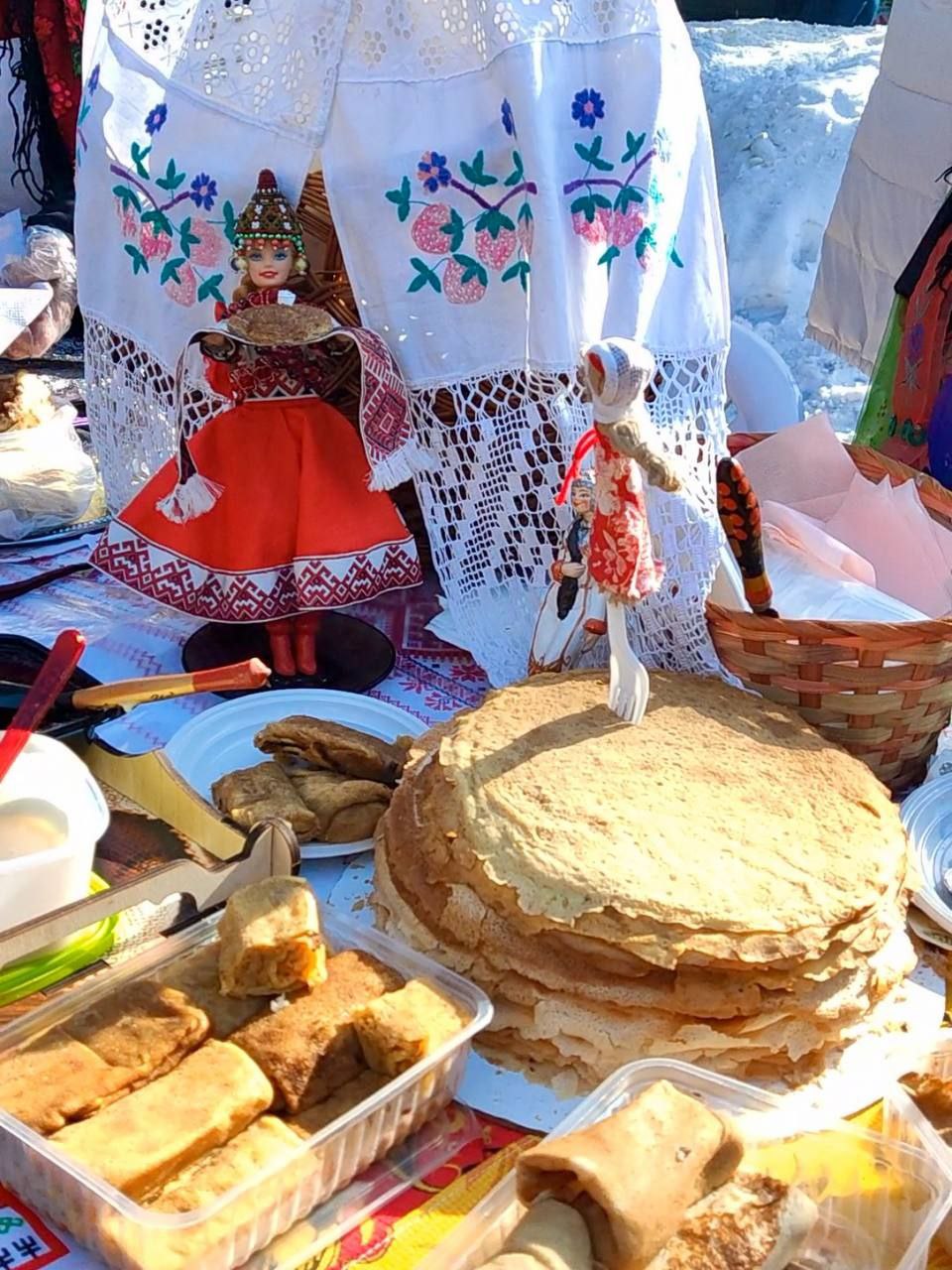 Рекорд по тыквенным оладьям в Омской области В Омской области готовят рекордное количество тыквенных оладий за один день Мероприятие включает народное гуляние и фиксацию достижения представителем Гастрономической книги рекордов России Начало 21 февраля 2026 12 00 Окончание 21 февраля 2026 15 00 Стоимость Бесплатно Адрес г пос Крутая Горка ул Российская 10 Организатор   vk com public50386446 Рекорд по тыквенным оладьям готовят в Омской области 2026 штук за один день 21 февраля в поселке Крутая Горка пройдёт народное гуляние местные кулинары испекут 2026 тыквенных оладий а официальный представитель Гастрономической книги рекордов России зафиксирует это достижение Время 12 00 15 00 Место пос Крутая Горка ул Российская 10 Вход свободный приходите сами и пробуйте вкусняшки гастрономия дегустация блюд Узнать подробности адрес или записаться на событие