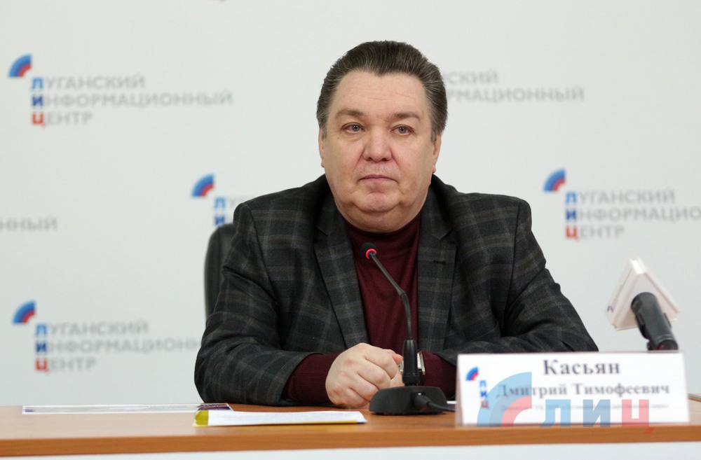 Президент Российской Федерации Владимир Путин присвоил звание заслуженного деятеля искусств Российской Федерации директору Луганского государственного цирка Дмитрию Касьяну. В Луганском государственном цирке Дмитрий Тимофеевич работает с 1996 года и за это время у него множество почетных наград таких как: Благодарность Главы ЛНР, Почетная грамота Главы ЛНР, Почетное звание «Заслуженный деятель искусств ЛНР», Благодарность Народного Совета ЛНР, Почетная грамота Совета Министров ЛНР, Благодарность Совета Министров ЛНР, Грамота Народного Совета ЛНР, Благодарность Совета Министров ЛНР, Почетный знак «За заслуги в развитии российского цирка», медаль «За заслуги в культуре и искусстве», медаль «ЗА ЗАСЛУГИ» II степени, нагрудный знак «Профсоюзная доблесть». «Я очень рад и мне очень приятно, что оценили мой труд. Однако это награда не только моя, а всего моего большого коллектива и команды», – отметил директор Луганского цирка Дмитрий Касьян.