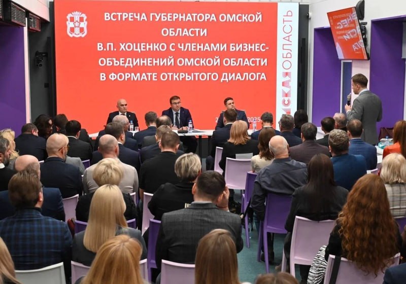 Бизнес и власть Омской области обсудили налоги инвестиции и туризм Губернатор Омской области Виталий Хоценко обсудил налоговую реформу подготовку к статусу Омска как Культурной столицы России 2026 и новые меры поддержки предпринимателей с представителями бизнеса В беседе с БК55 глава регионального регионального отделения Опоры России Александр Дерябин предупредил о рисках отмены льгот по УСН с 2026 года и подчеркнул важность диалога с федеральными властями Отдельно рассмотрели идею создания на базе центра Мой бизнес центра поддержки малых инвестпроектов а также проблемы туризма дорогую логистику и нехватку мест размещения в районах области Стороны договорились продолжить совместную работу над решениями для бизнеса и региона