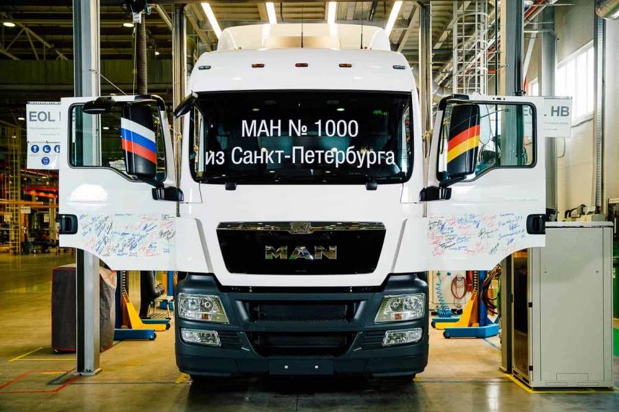 ⏰ Силуанов: Минфин пока не получал заявок на возвращение от иностранных компаний, ушедших из России Министр подчеркнул, что в целом в правительстве заинтересованы, чтобы бизнес возвращался, поскольку приток иностранного капитала приведет к улучшению климата и конкуренции в стране. К тому же были бренды, которые уходили и оставляли возможность вернуться. Окончательные требования к предприятиям, которые захотят вернуться, пока не сформированы. Актуальным остается условие, согласно которому иностранные фирмы не должны возвращаться в ущерб тому бизнесу, который занял их ниши и успел развить свои предприятия, указал Силуанов. «Такого рода случаи мы планируем, что будут рассматривать в рамках отраслевых групп, и если будут конкретные ситуации, мы планируем рассматривать на нашей подкомиссии». Подробнее…