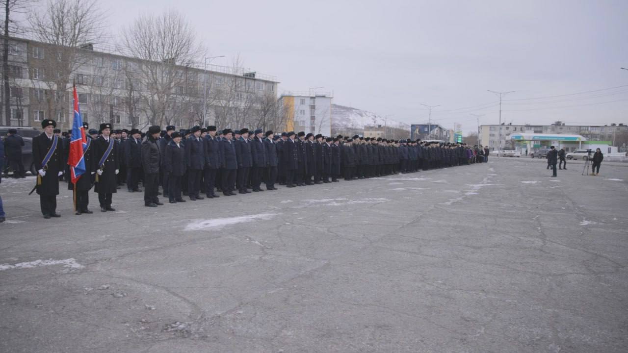 На Камчатке встретили символ акции «Эстафета Победы». Это значимое событие, особенно перед Днем защитника Отечества.  Акция посвящена подвигу воинов-пограничников, которые первыми встретили врага в годы Великой Отечественной войны. Эстафета проходит вдоль границ СНГ и завершится 28 мая в Москве.    Подписаться   Предложка   Чат