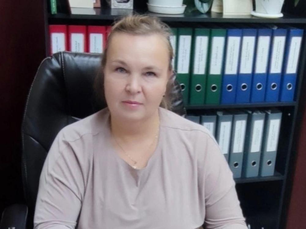 Бывший начфин мэрии Котласа Корякина отправляется на зону, квартира и авто арестованы: приговор вступил в силу В Архангельской области вступил в законную силу приговор суда в отношении бывшего заместителя главы города Котласа по финансам Корякиной. Ранее её осудили по статье о растрате в особо крупном размере и злоупотреблении должностными полномочиями и приговорили к 5 годам колонии общего режима. Исковые требования прокурора о взыскании ущерба на сумму более 6 млн рублей также удовлетворены. Сохранён арест на квартиру в Ленинградской области, автомобиль и 1 300 000 рулей. Подробности уголовного дела — на сайте Фото: администрация Котласа