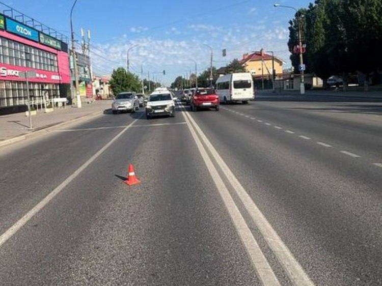 В Рабочем на перекрестке во время движения опрокинулся мотоциклист ДТП с мотоциклом произошло в Волжском накануне, 9 июня, около 19 часов на проспекте им. Ленина. Как сообщили Волжский.ру в пресс-службе ГУ МВД по региону, в районе поселка Рабочий на перекрестке с улицей Большевистской опрокинулся мотоцикл «BMW». По предварительным данным, мотоциклист не справился с управлением. При падении водитель мотоцикла получил различные травмы. Подробнее на Волжский.ру: #ВолжскийРу #волжский #vlz