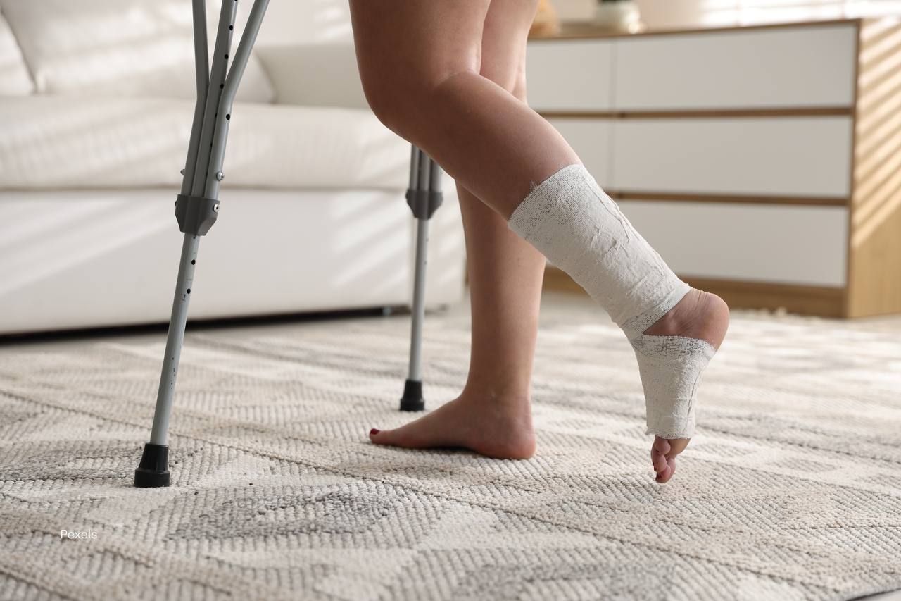 В Кишиневе из за гололеда побит рекорд по травмами Институт скорой помощи в Кишиневе столкнулся с беспрецедентной ситуацией с травмами полученными из за падений только за воскресенье обратились 374 человека За неполный понедельник еще почти 250